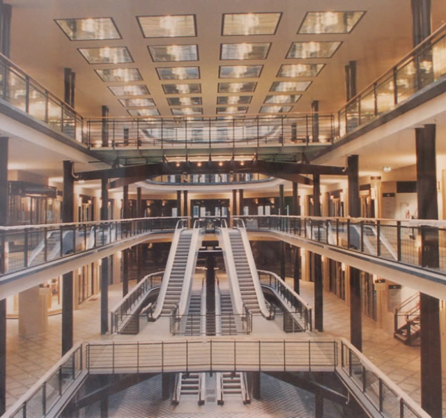 Lindencorso, Berlin, Volkswagen branch